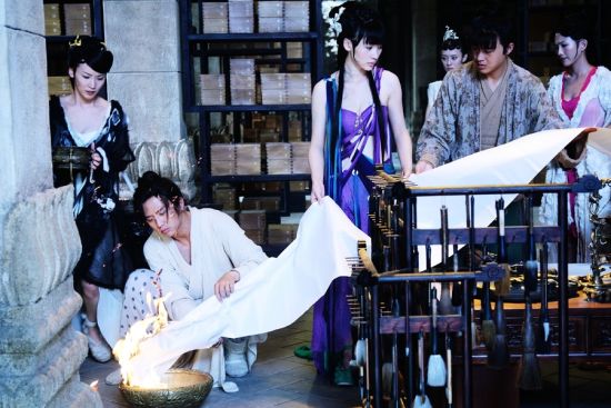 �˳�ʾ���鰮���������Ů�����holdס��